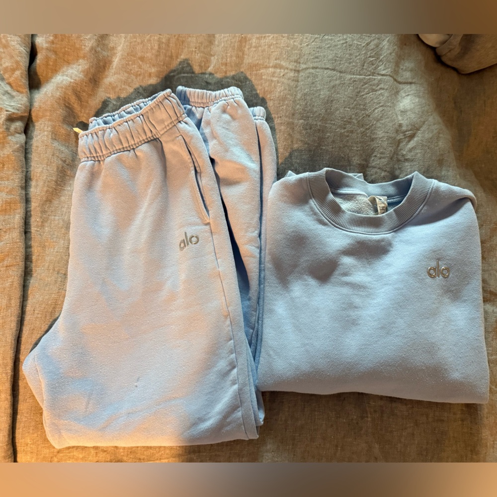 Alo Yoga Accolade Sweat Set